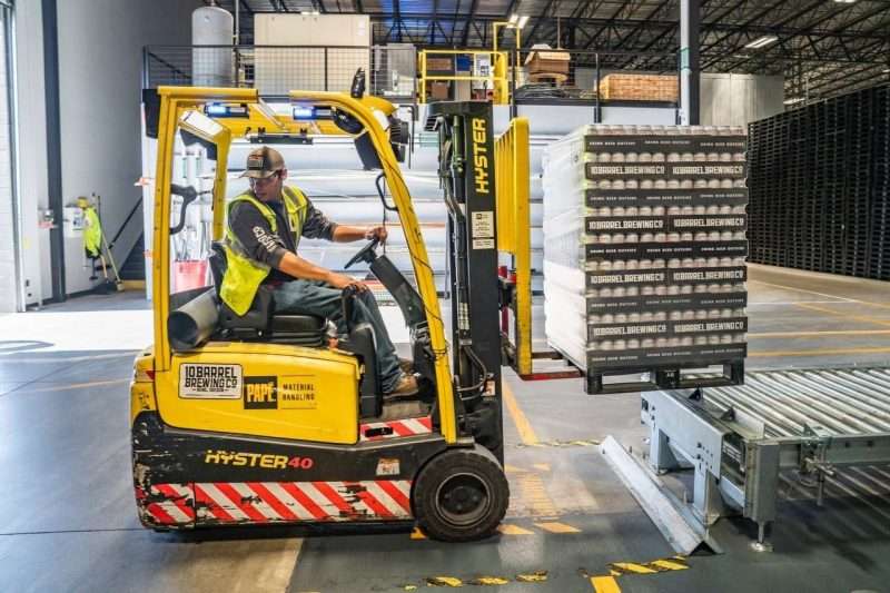 Person using forklift 1267338